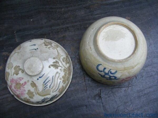 ANTIQUE WHITE CHUPU One & Only Color & pattern Nyonya COVERED JAR BOX Porcelain