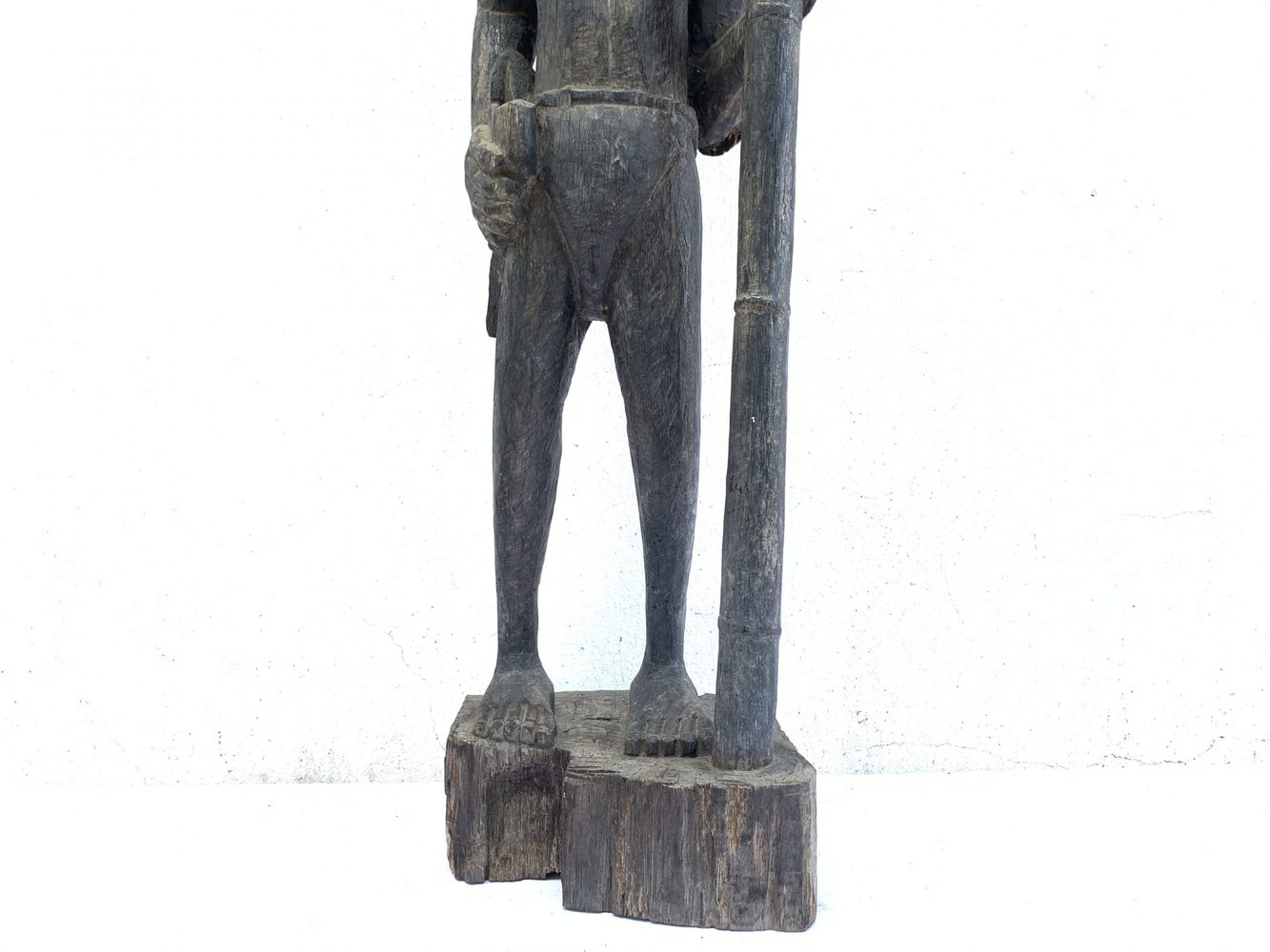 MASSIVE 840mm DAYAK WARRIOR and SPEAR Antique Sculpture Artifact Borneo Headhunter MASSIVE 840mm DAYAK WARRIOR and SPEAR Antique Sculpture Artifact Borneo Headhunter