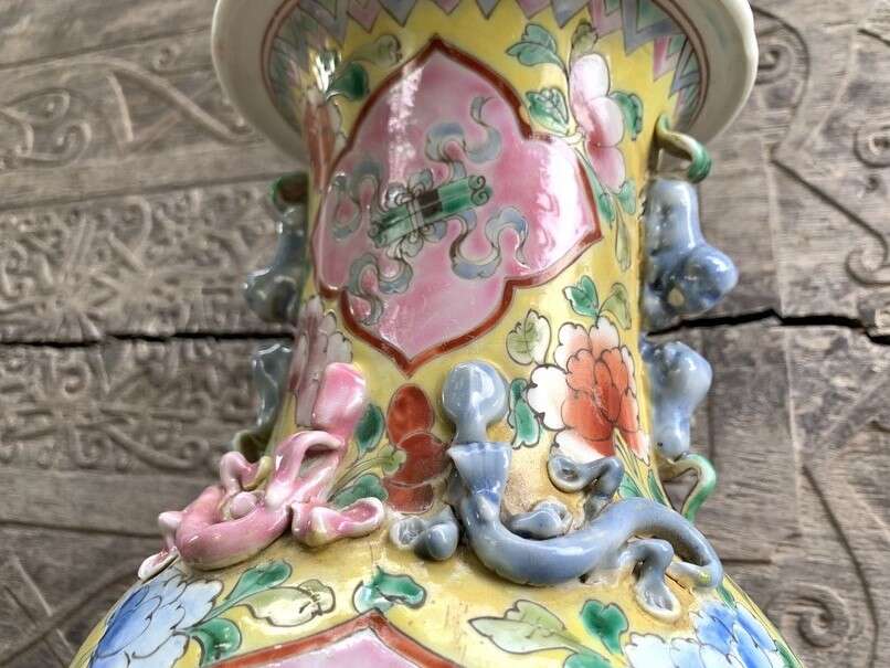 Peranakan Vase Jar Phoenix and Peonies Flower Pot Vase Pottery Feng Shui Baba Nyonya Peranakan Vase Jar Phoenix and Peonies Flower Pot Vase Pottery Feng Shui Baba Nyonya