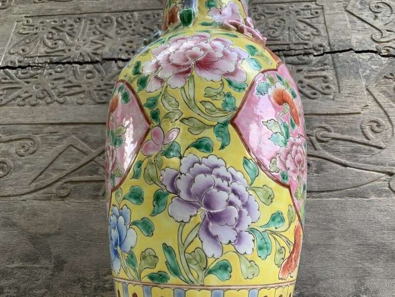 Peranakan Vase Jar Phoenix and Peonies Flower Pot Vase Pottery Feng Shui Baba Nyonya Peranakan Vase Jar Phoenix and Peonies Flower Pot Vase Pottery Feng Shui Baba Nyonya