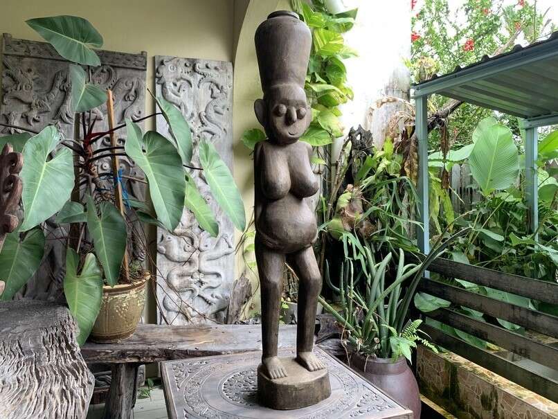BALINESE WOMEN SCULPTURE 1200mm Bali Aga Tribe Statue Figure Figurine Jar BALINESE WOMEN SCULPTURE 1200mm Bali Aga Tribe Statue Figure Figurine Jar