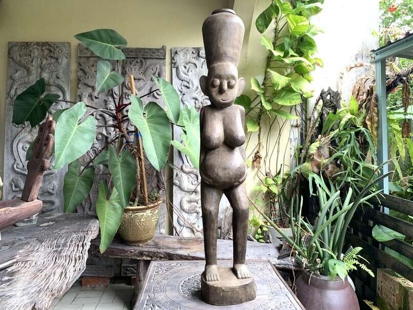 BALINESE WOMEN SCULPTURE 1200mm Bali Aga Tribe Statue Figure Figurine Jar BALINESE WOMEN SCULPTURE 1200mm Bali Aga Tribe Statue Figure Figurine Jar