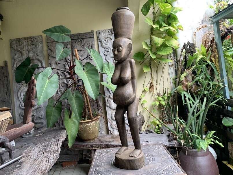 BALINESE WOMEN SCULPTURE 1200mm Bali Aga Tribe Statue Figure Figurine Jar BALINESE WOMEN SCULPTURE 1200mm Bali Aga Tribe Statue Figure Figurine Jar