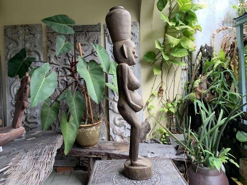 BALINESE WOMEN SCULPTURE 1200mm Bali Aga Tribe Statue Figure Figurine Jar BALINESE WOMEN SCULPTURE 1200mm Bali Aga Tribe Statue Figure Figurine Jar